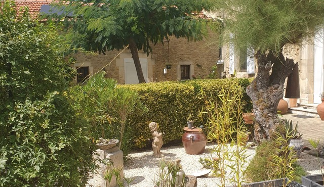 Studio Meublé Avec Cour Dans Propriété à la Campagne in ST PAULET DE CAISSON