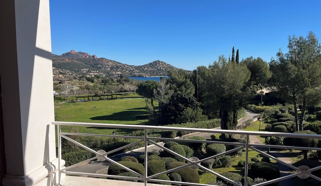 Studio with balcony, sea & golf view, swimming pool, parking-Hameau Cap Esterel