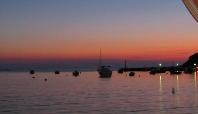 Stunning Greek Villa, gorgeous ocean views, terraces, Wi-Fi, AC, pizza oven