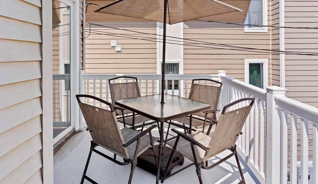 Stylish 3BR Beach Condo w/Vaulted Ceilings – One Block to Ocean