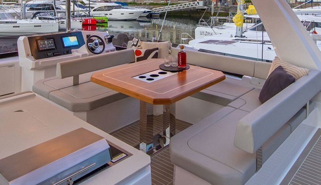 Sun-Kissed Sailing Adventure in Islas Sarónicas