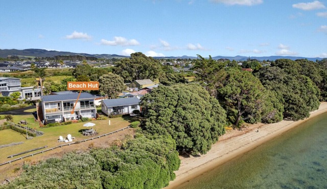 The Beach Hut - Waterfront Studio at HarbourLights