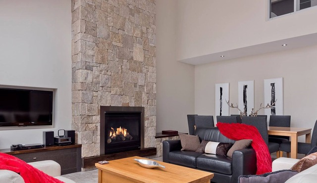 The Peak Penthouse 9
