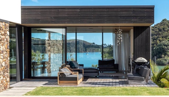 THE TERRACE : Coast & Country