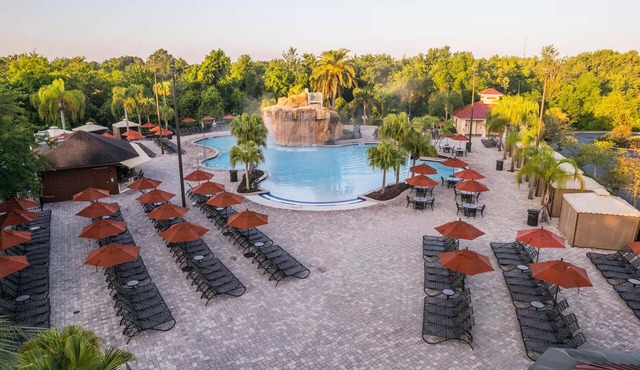 This Place Has Everything for a Great Trip! 2 Units with Kitchen, Outdoor Pool! in Celebration