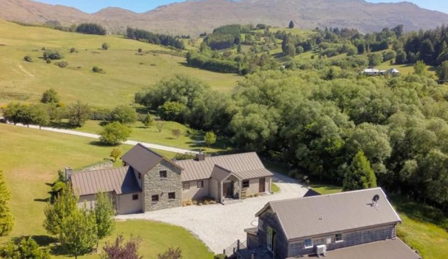 Three Thirty B & B in Queenstown