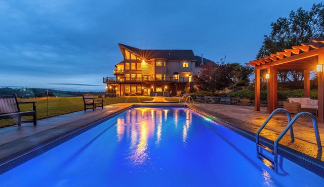 Unforgettable Private Views! Luxury Estate Sleeps 22 - Heated Pool and Spa!