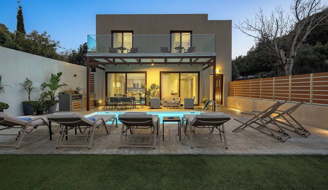 Unwind in Style Fotinou Villa & Heated Pool Awaits