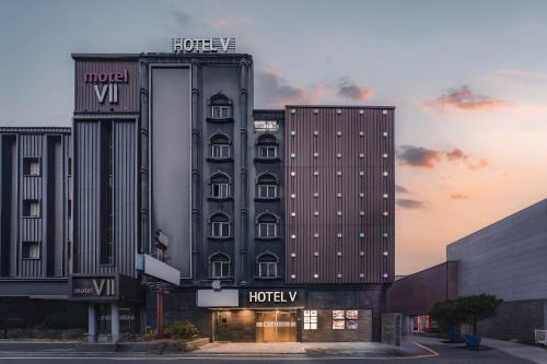 V Hotel