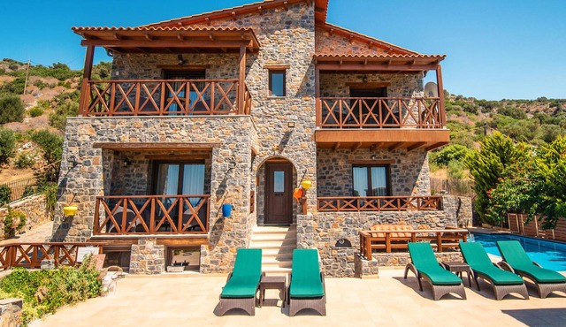Vacationers of all ages will feel right at home in this great vacation home, which has been very tas