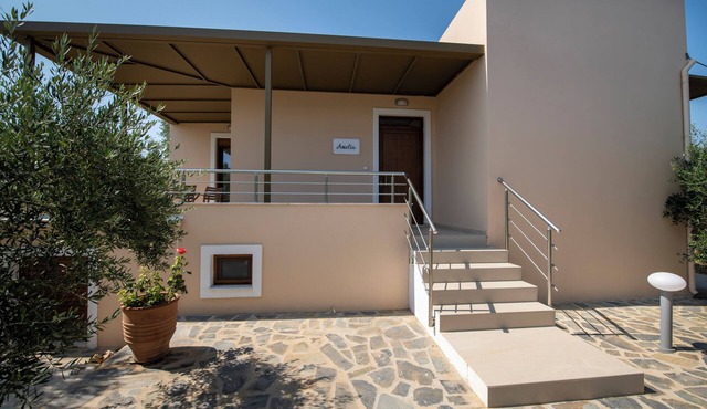 Villa Amelia in the Cretan nature, ideal for families