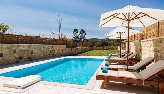 Villa Ani | Traditional Rustic Villa with Private Pool & BBQ