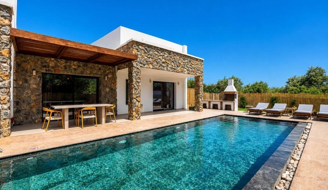 Villa Celestia - Two Bedroom Villa, Sleeps 4