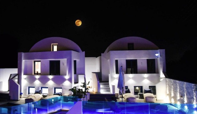 Villa Evadne, 2 BDR, Outdoor Pool, Indoor Hot Tub, Furnished Terrace, Santorini