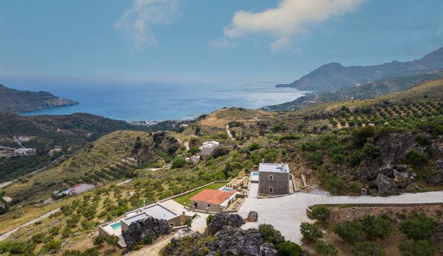Villa in nature with fantastic sea view!
