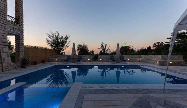 Villa Orthes, Peacefull Stone-Built Villa with Private Pool