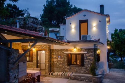 Villa Pounta Family