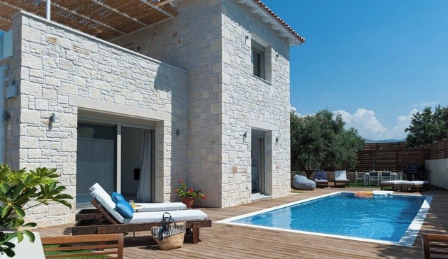 Villa Prima - With Private Heated Pool & Jacuzzi