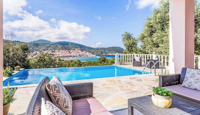 Villa Revenio - Three Bedroom Villa, Sleeps 5