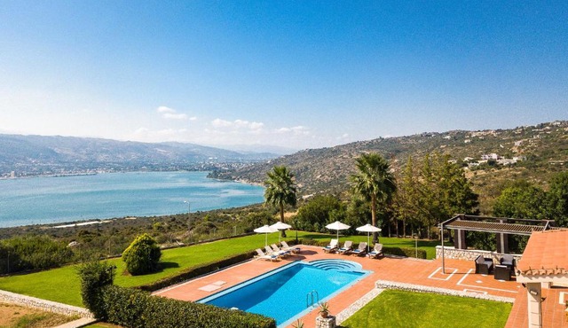 Villa Thealassa - Hanging Over the Sea by etouri