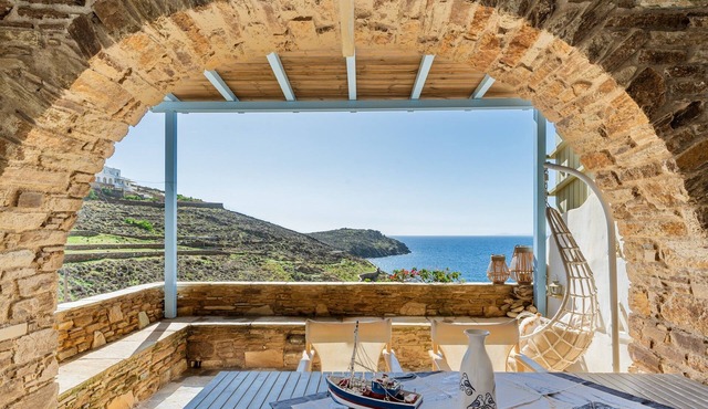 Villa 'Tinos Traditional Sea Side' with Sea View, Wi-Fi and Air Conditioning