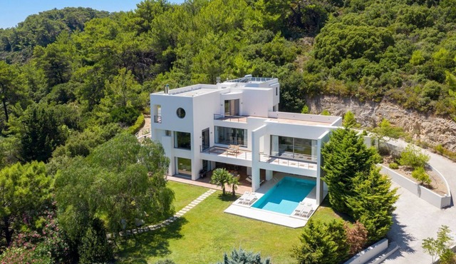 Villa Trianta - Four Bedroom Villa, Sleeps 10