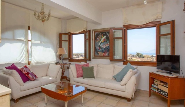villa victor , panoramic view, family and pet friendly, near the beaches.