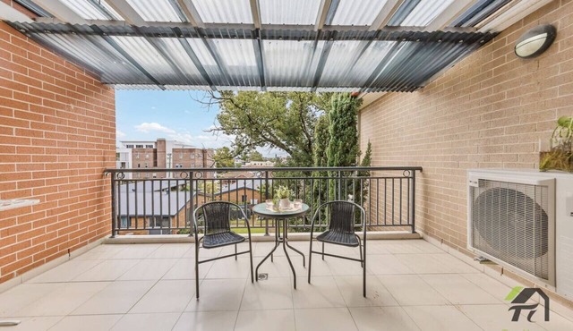 Vivid Condo in Guildford