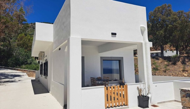 VROMOLITHOS VIEW HOUSE: Your Stylish Getaway in Leros