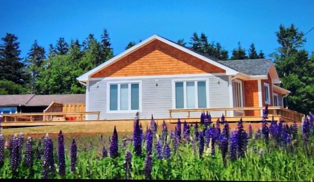 Water view cottage 5 min to Cav Beach, Golf, Anne Green Gables