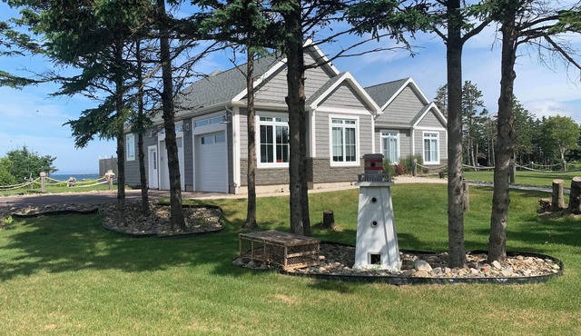 Waterfront Luxury Beach House, Private Beach on South Shore, open all year