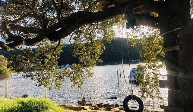 WATERFRONT PATONGA. 3 Beds Modern. Comfortable, clean, well appointed.