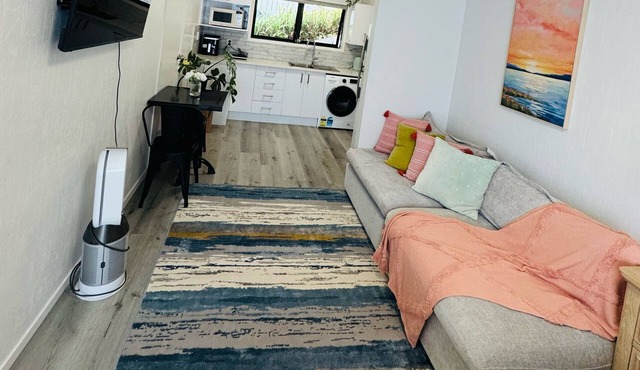 Waterfront studio unit near Auckland Airport