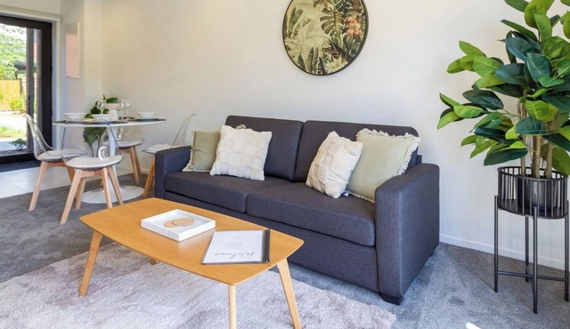 West Auckland Retreat | 2BR Sleeps 4