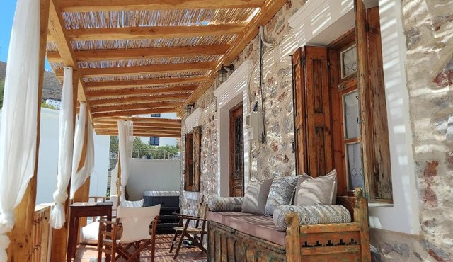Yalos House