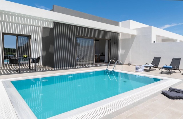 Armonia Suites Gennadi 