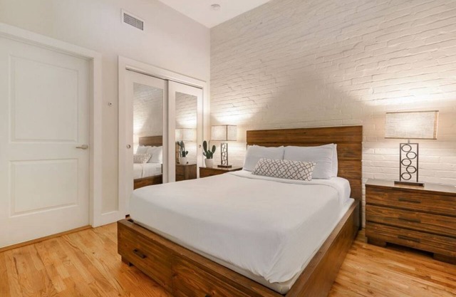 Modern condo steps from French Quarter/Bourbon