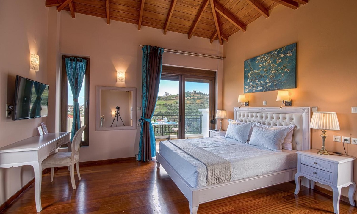 Kato Stalos House | Casa Leone Suites