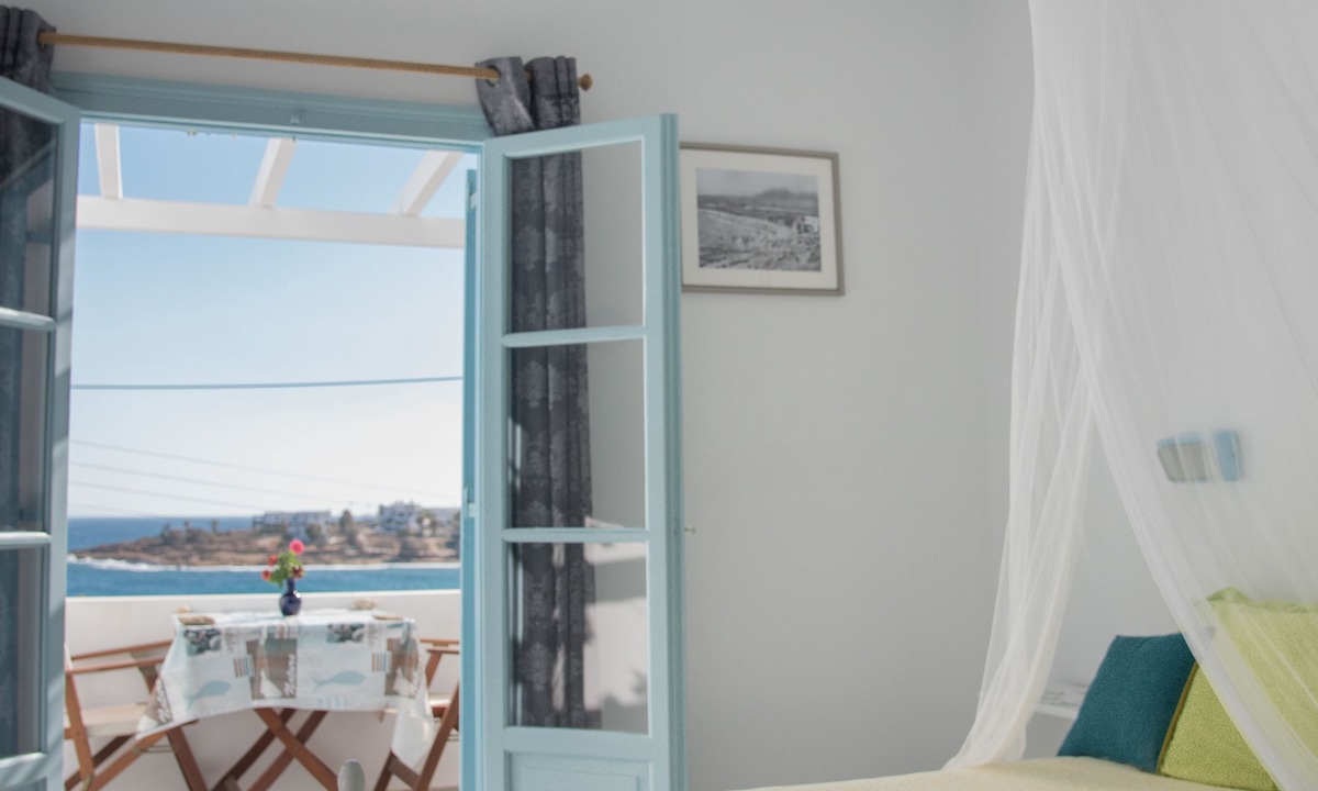 Piso Livadi Hotel | Paros Carmel