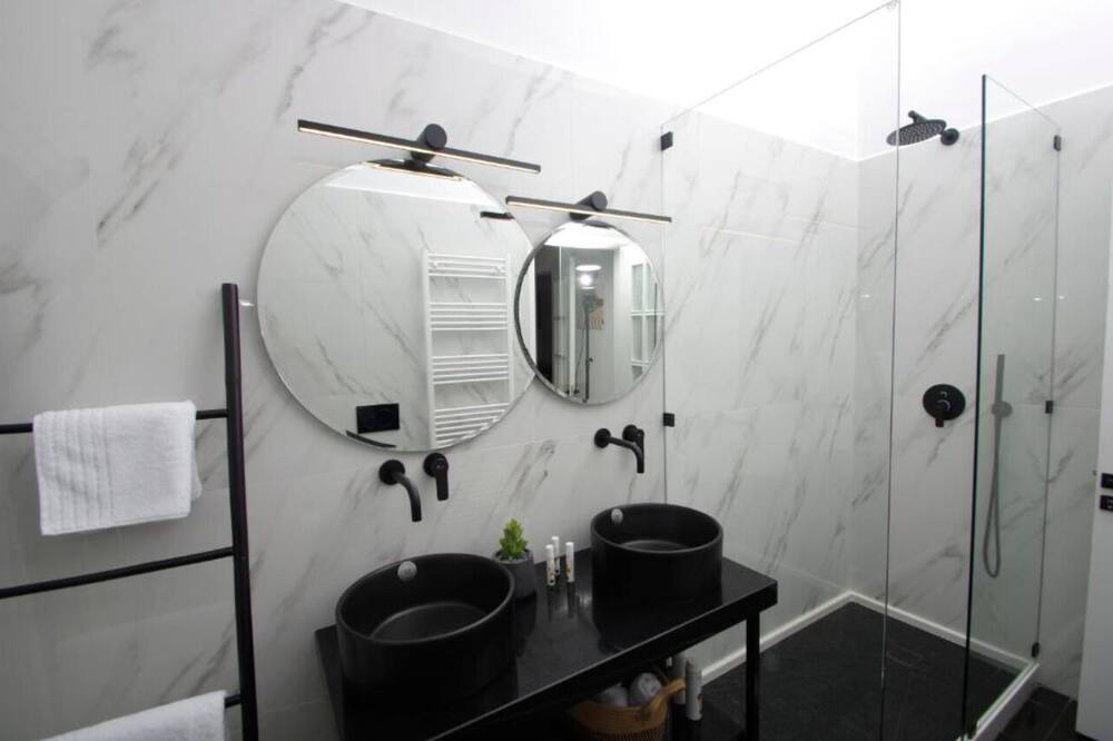 Photo of Bathroom in Kini