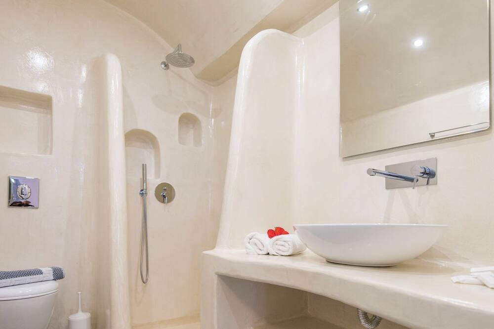 Photo of Bathroom in Kamari