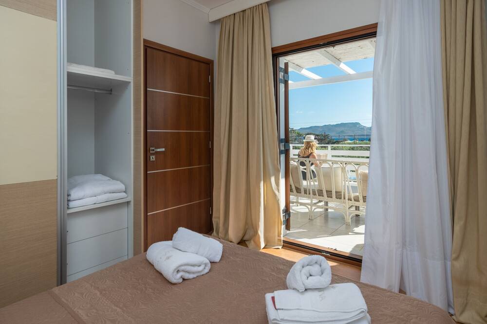 Photo of Bedroom in Adamas