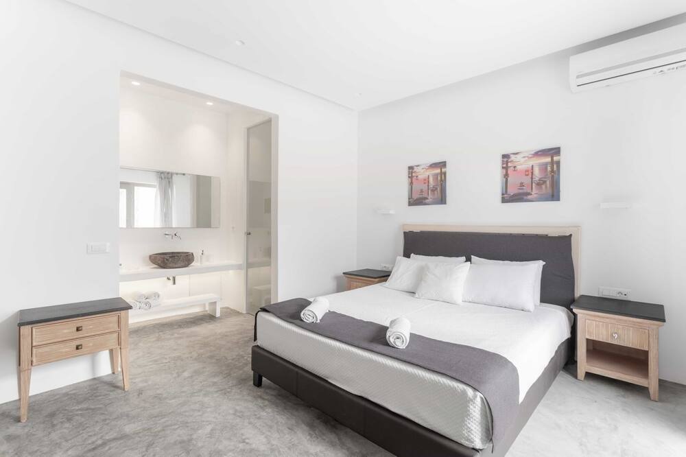 Photo of Bedroom in Faros Armenistis