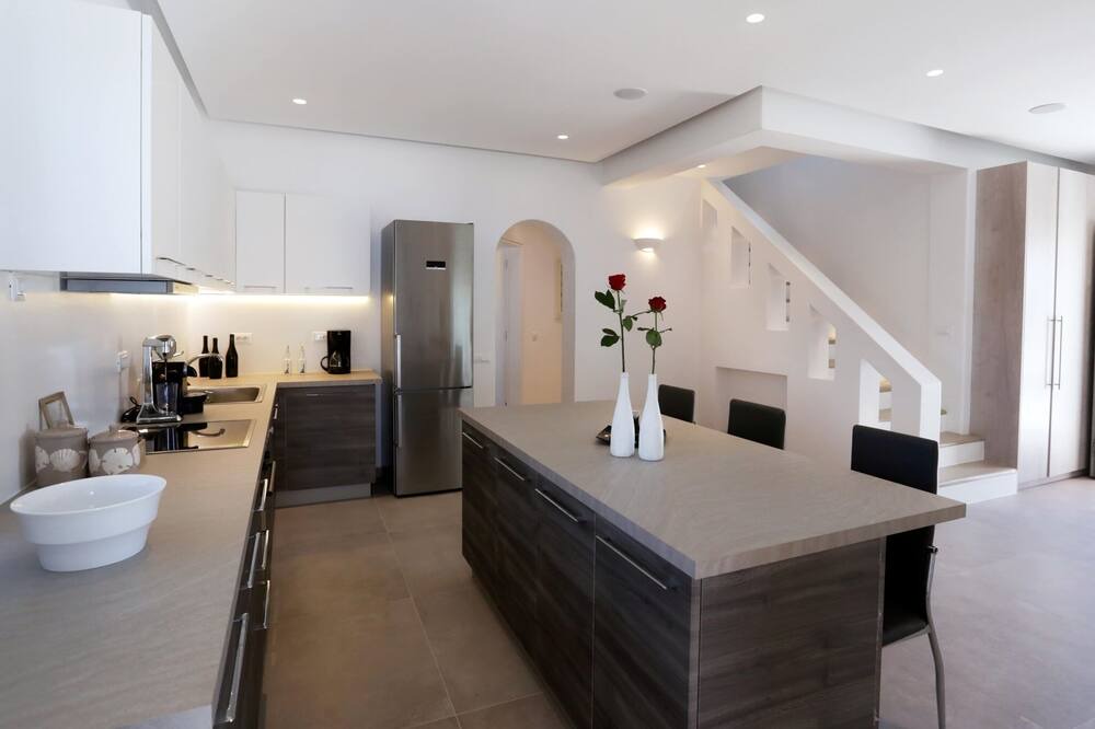 Photo of Kitchen in Faros Armenistis