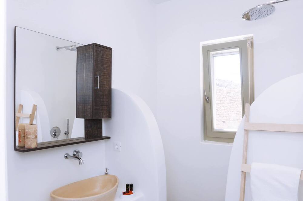 Photo of Bathroom in Faros Armenistis