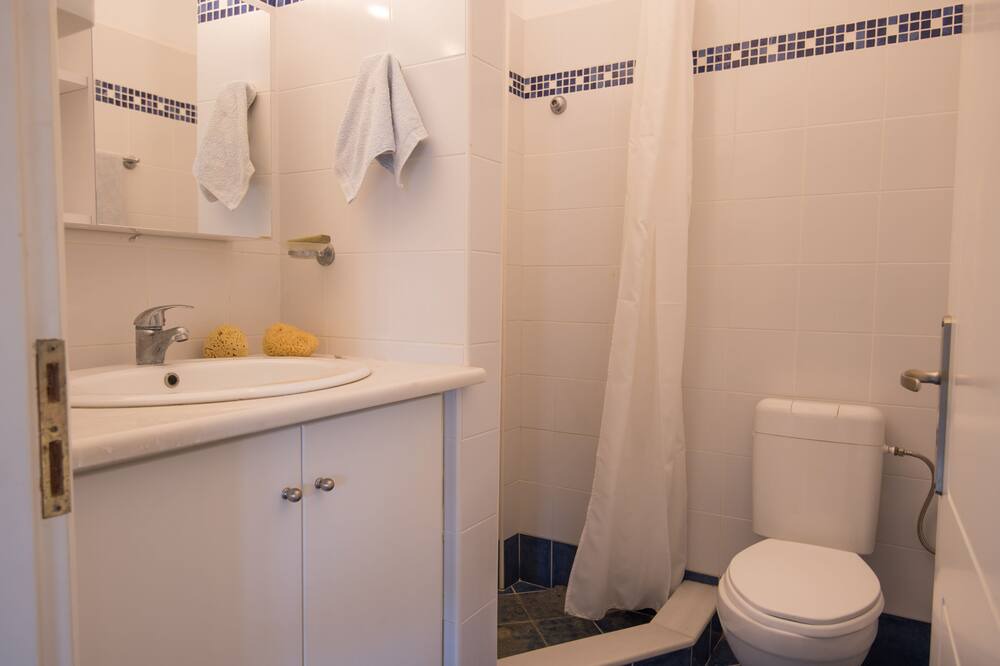 Photo of Bathroom in Kamari