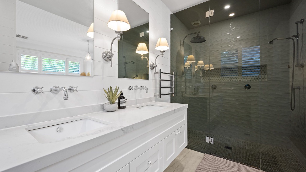 Photo of Bathroom in Freshwater