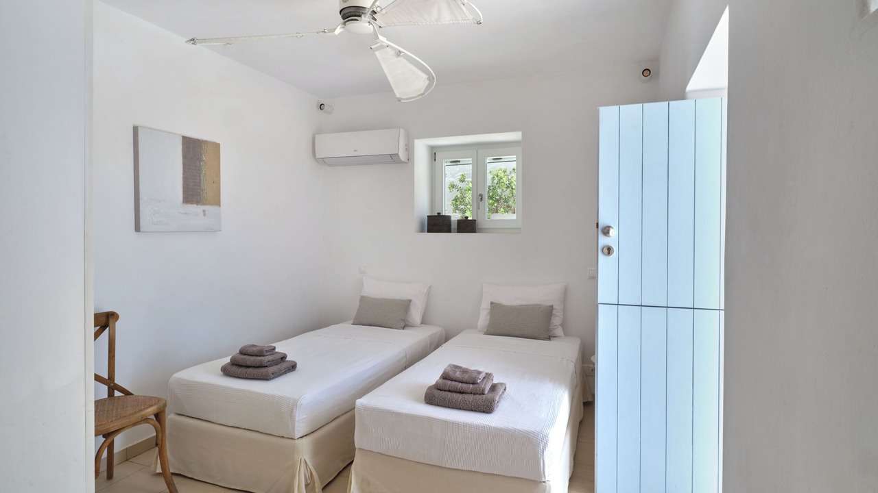 Photo of Bedroom in Drios