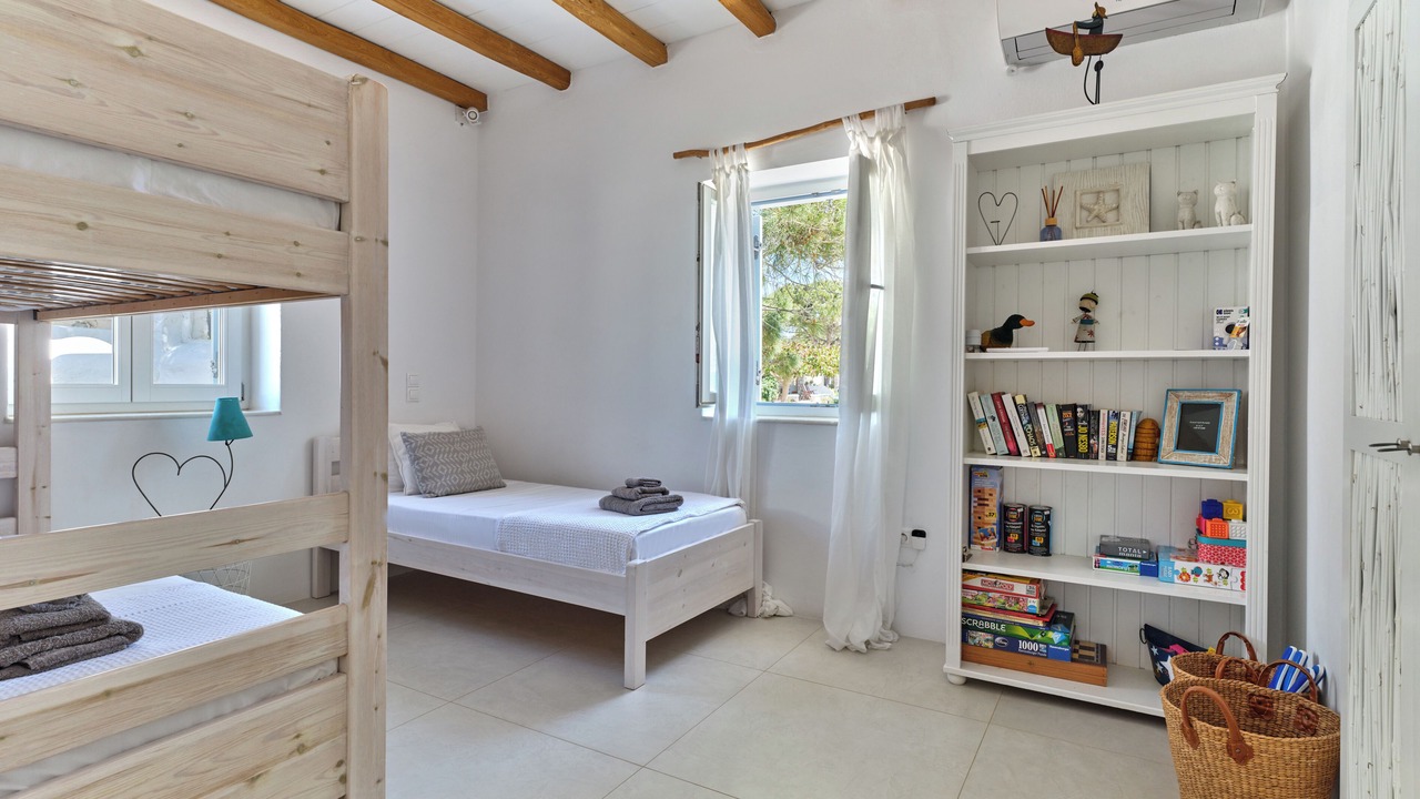 Photo of Bedroom in Drios