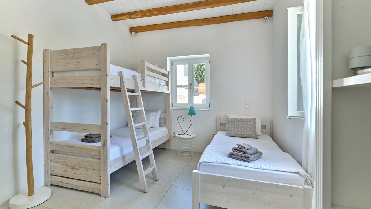 Photo of Bedroom in Drios